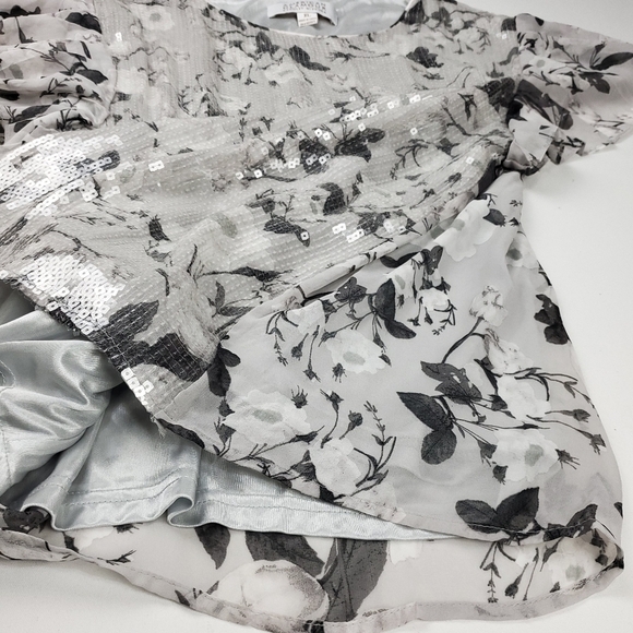 🔴 Badgley Mischka Sequined Grey Silver Floral Top XL - Picture 10 of 15